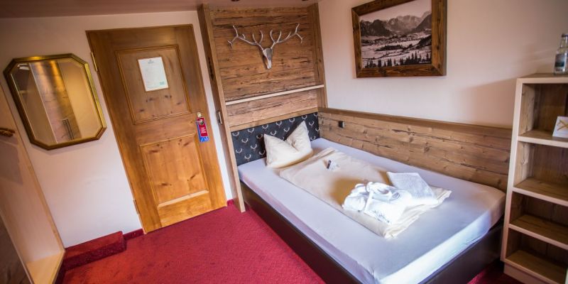 Deluxe EZ Alpenhotel